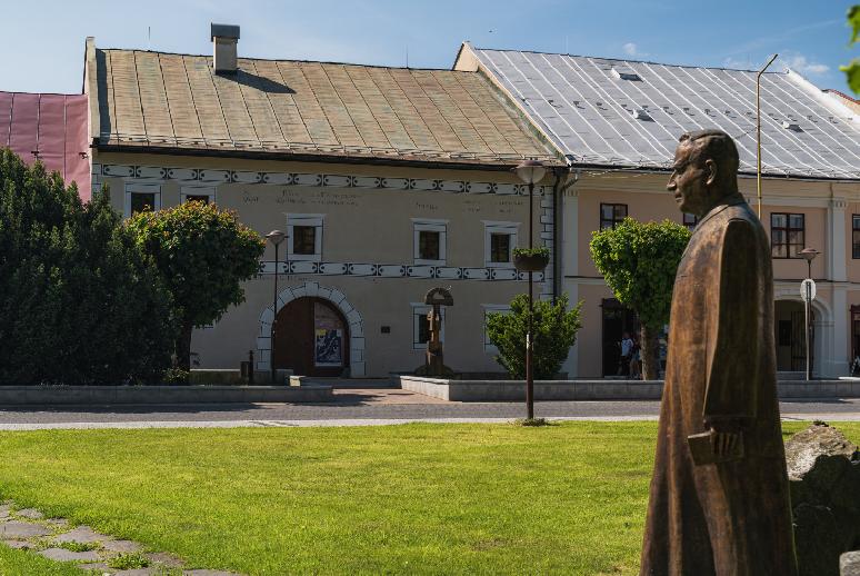 Po stopách literárnych osobností mesta Brezna