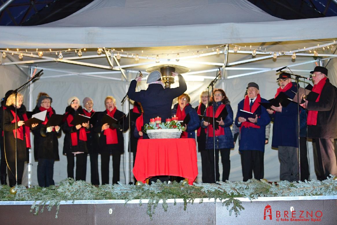 obr: V tretiu adventnú nedeľu vystúpil Spevácky zbor mesta Brezna