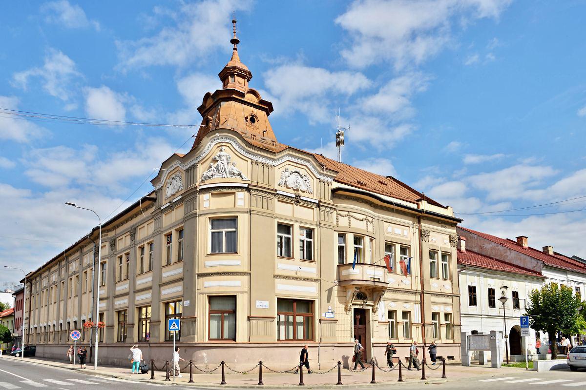 Volebné miestnosti po novom zatvoria až dve hodiny pred polnocou