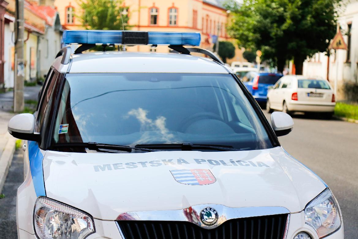 Poslanci znížili počet mestských policajtov