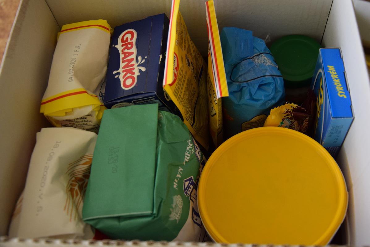 obr: V Brezne rozdávali balíčky potravinovej pomoci
