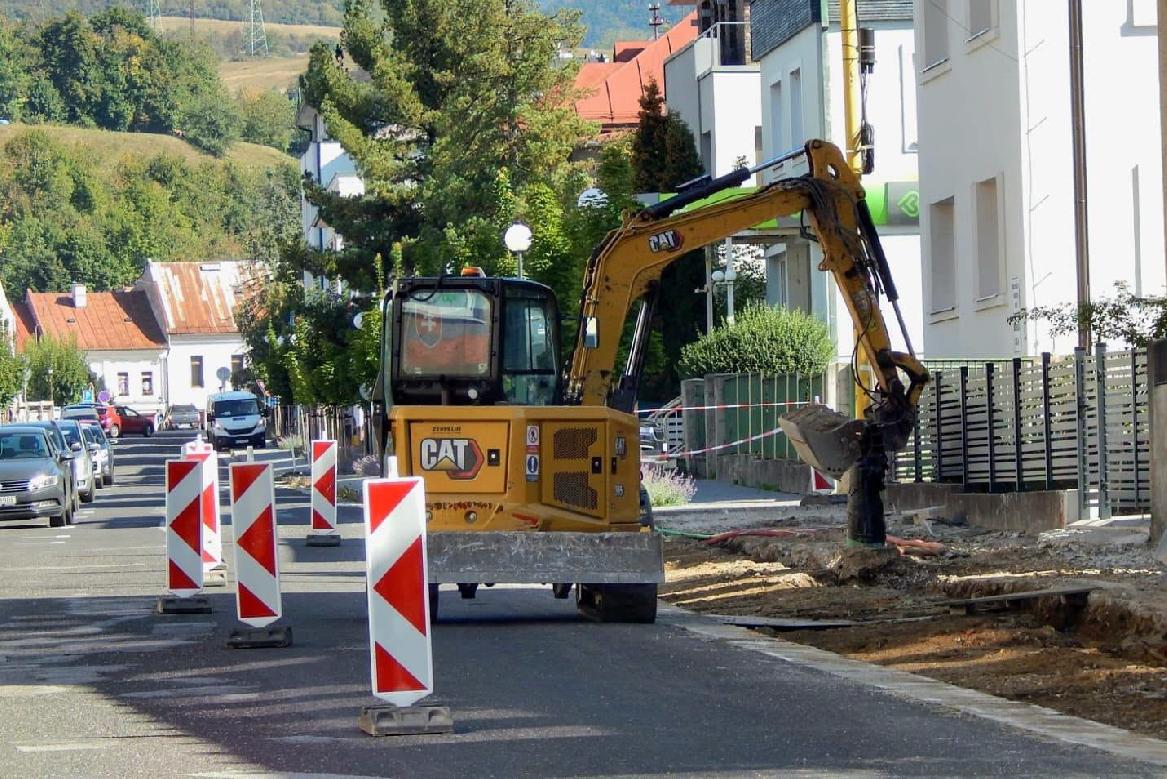 obr: Na Ulici B. Němcovej pribudne nový úsek chodníka