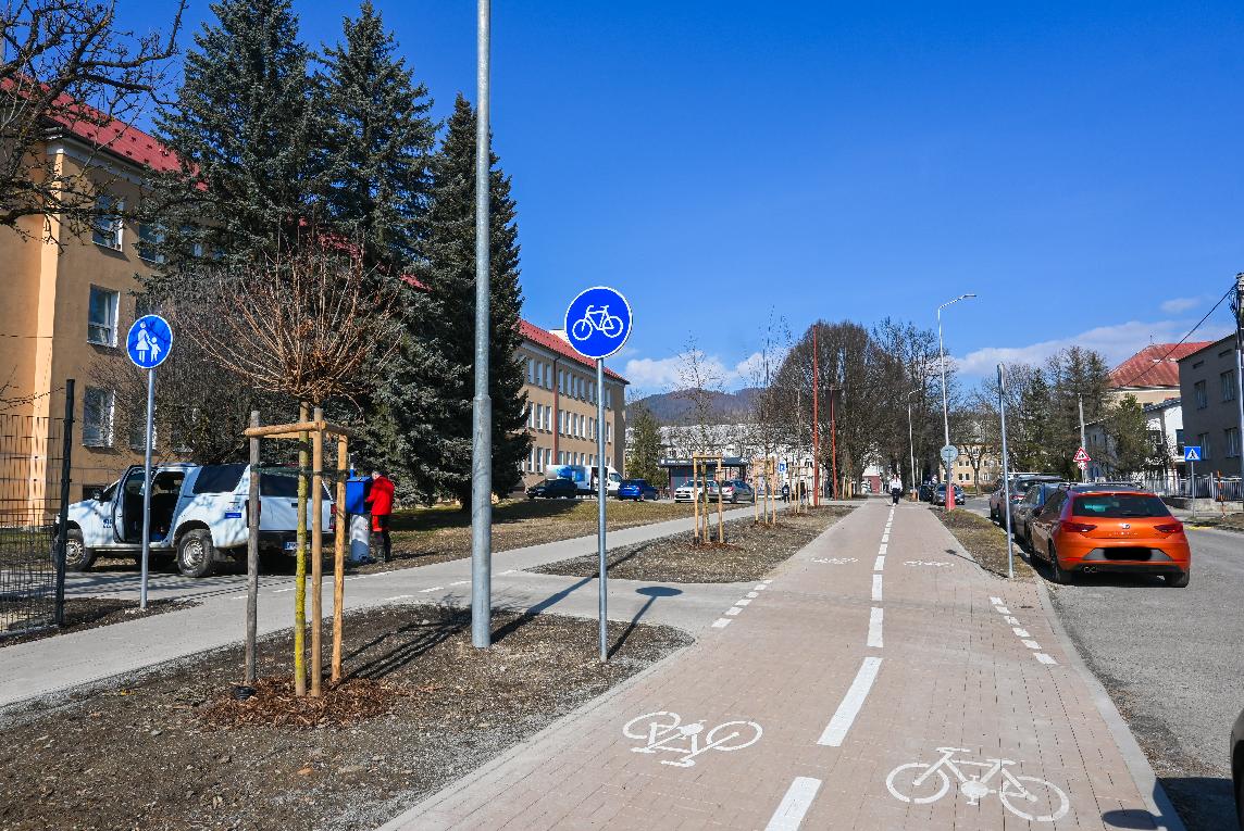 obr: Do školy sa už bezpečne dopravia aj na bicykli