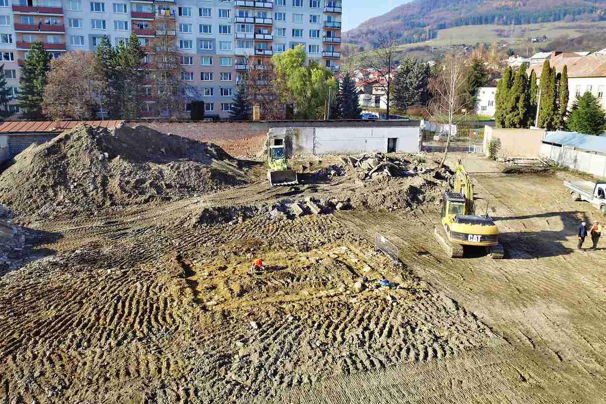 obr: Práce na centrálnom parkovisku sú už v plnom prúde