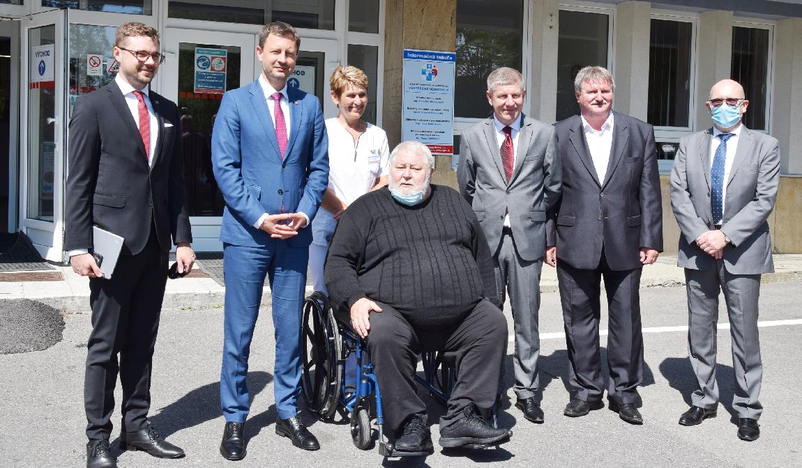 obr: Do nemocnice zavítali na pracovnú návštevu premiér Heger a minister zdravotníctva Lengvarský