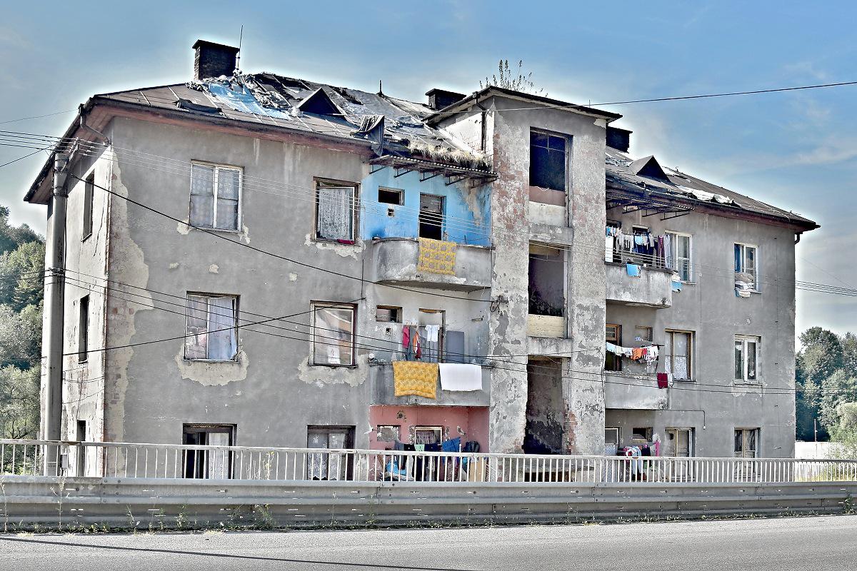 Mestskí poslanci schválili budúcu kúpu bytového domu Predné Halny 10