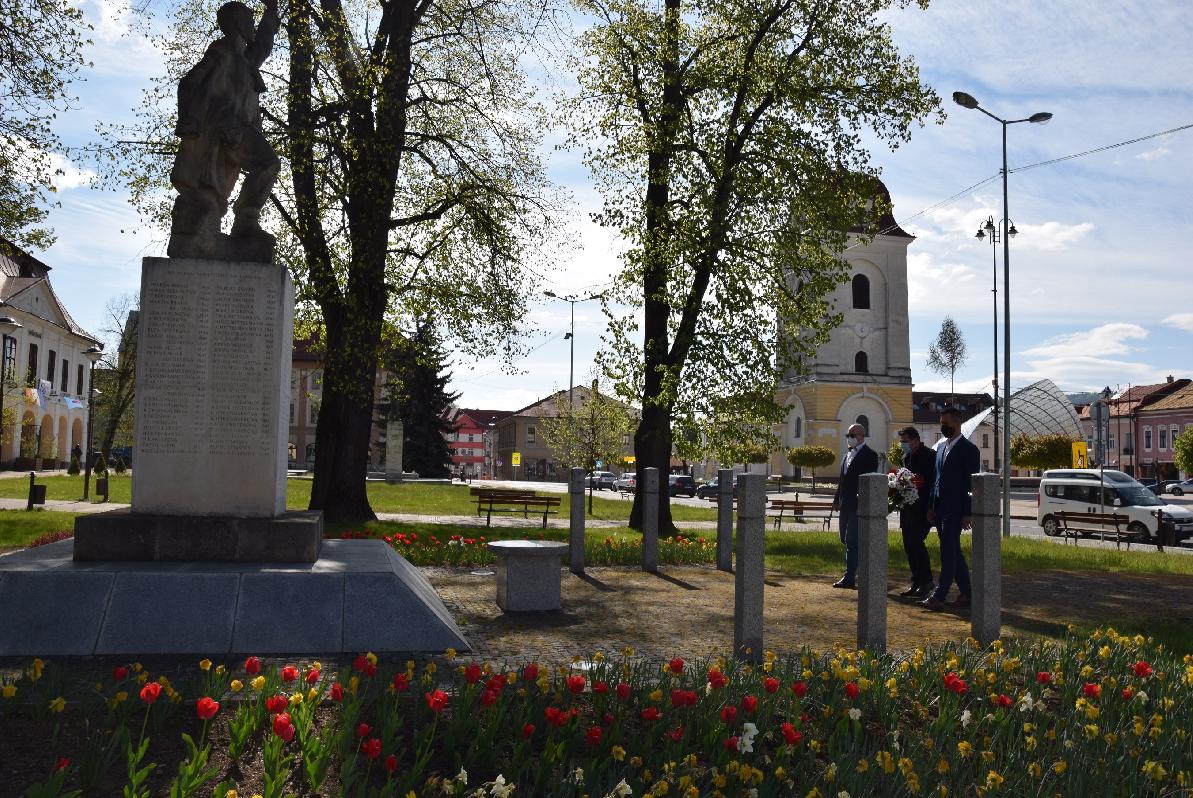 obr: Deň víťazstva nad fašizmom prvýkrát oslávili v rúškach