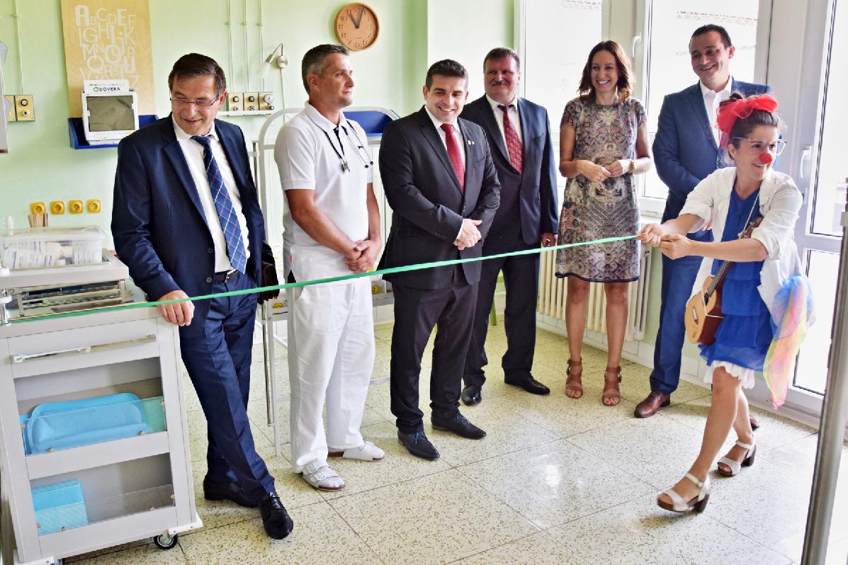 Novinka na detskom oddelení v nemocnici. Má novozriadenú jednotku intenzívnej starostlivosti