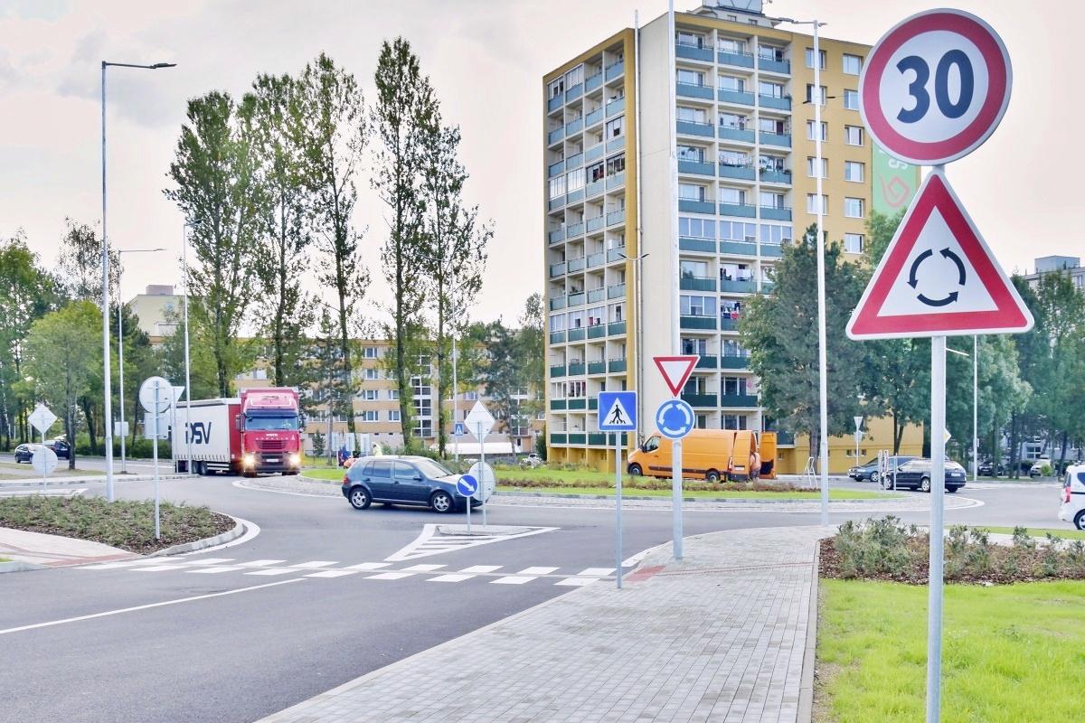 Ako správne jazdiť v kruhovom objazde