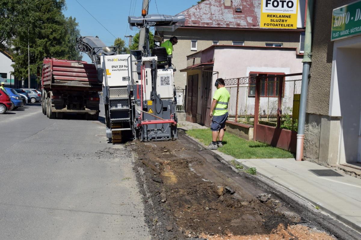 V Brezne pribudnú stovky metrov nových chodníkov