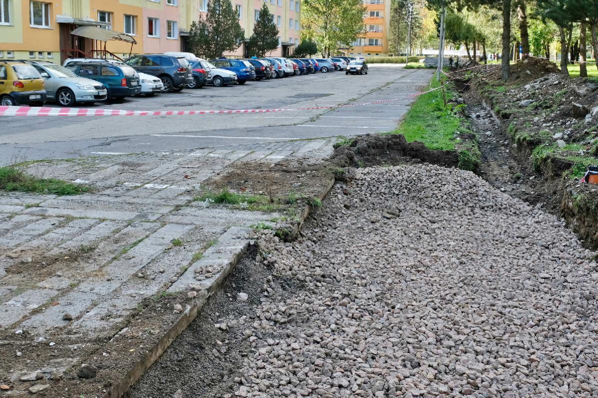 Na Krčulovej ulici v Brezne rozširujú miestnu komunikáciu