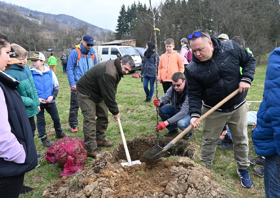 V historickom sade na Banisku sadili budúcnosť