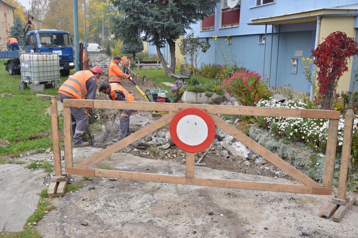 Oprava prepadnutého chodníka na Malinovského ulici