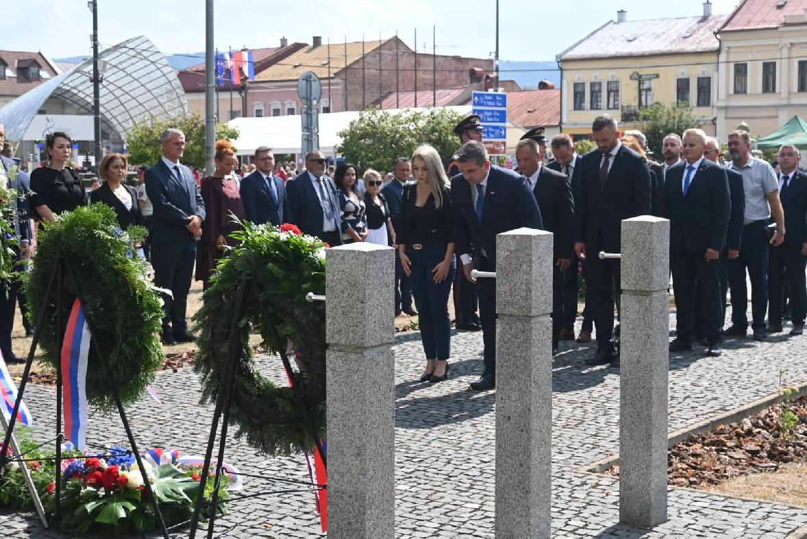obr: Regionálnym oslavám 80. výročia SNP dodala vážnosť, pietu a úctu návšteva prezidenta SR