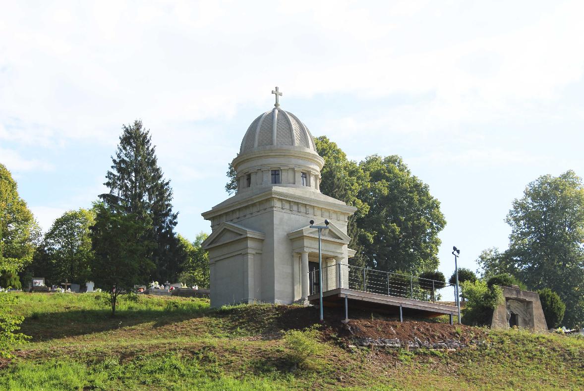 obr: Hrobka rodu Lehotských je už kompletne obnovená