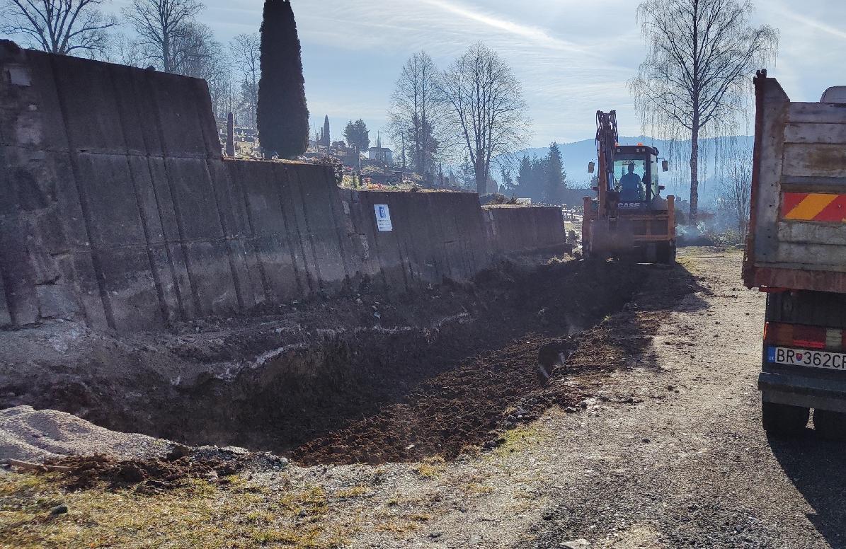 obr: Na starom cintoríne rozširujú hrobové miesta