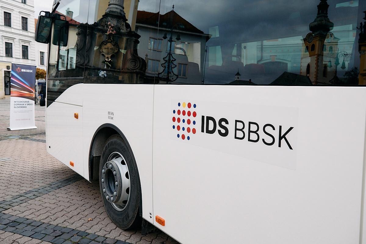 Cestovanie v prímestskej autobusovej doprave aj MHD Brezno je v januári zadarmo