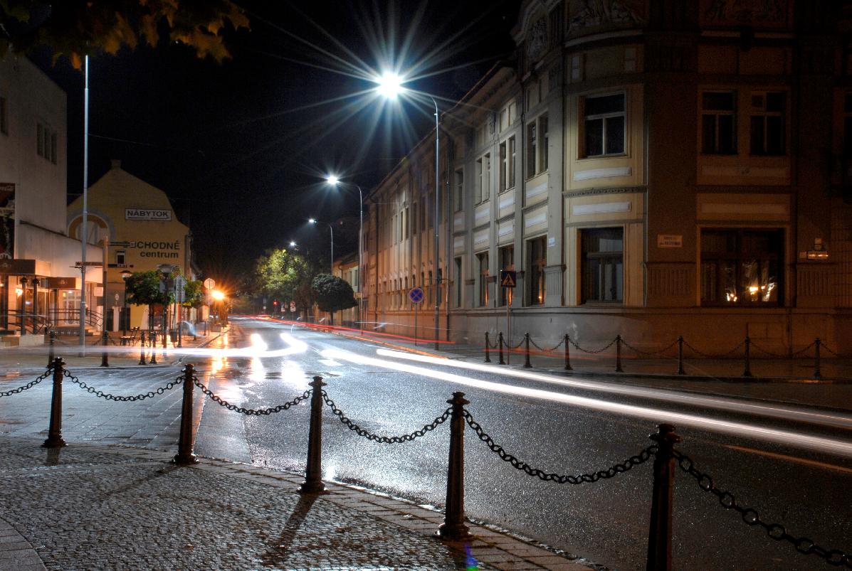 obr: Mesto nasvieti priechody pre chodcov. Dôvodom je bezpečnosť občanov