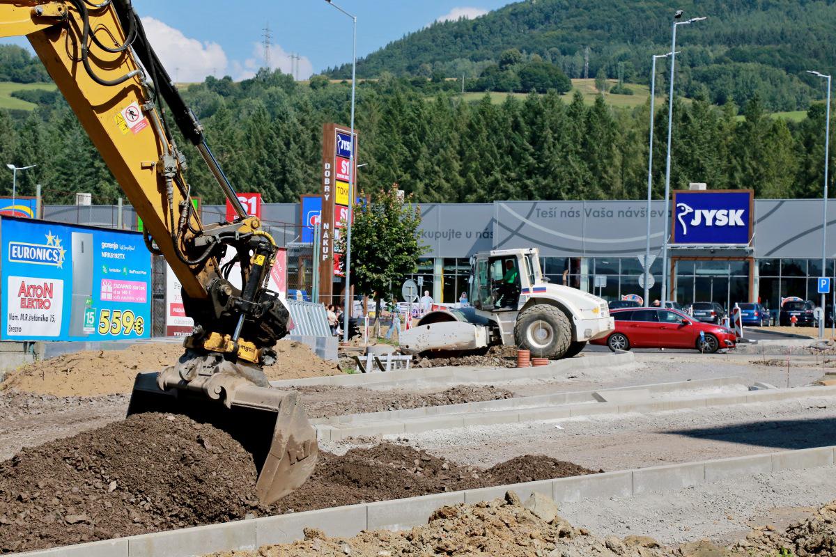 obr: Výstavba okružnej križovatky pokračuje. Zastávka spred Lidla ešte zostane na ŠLN