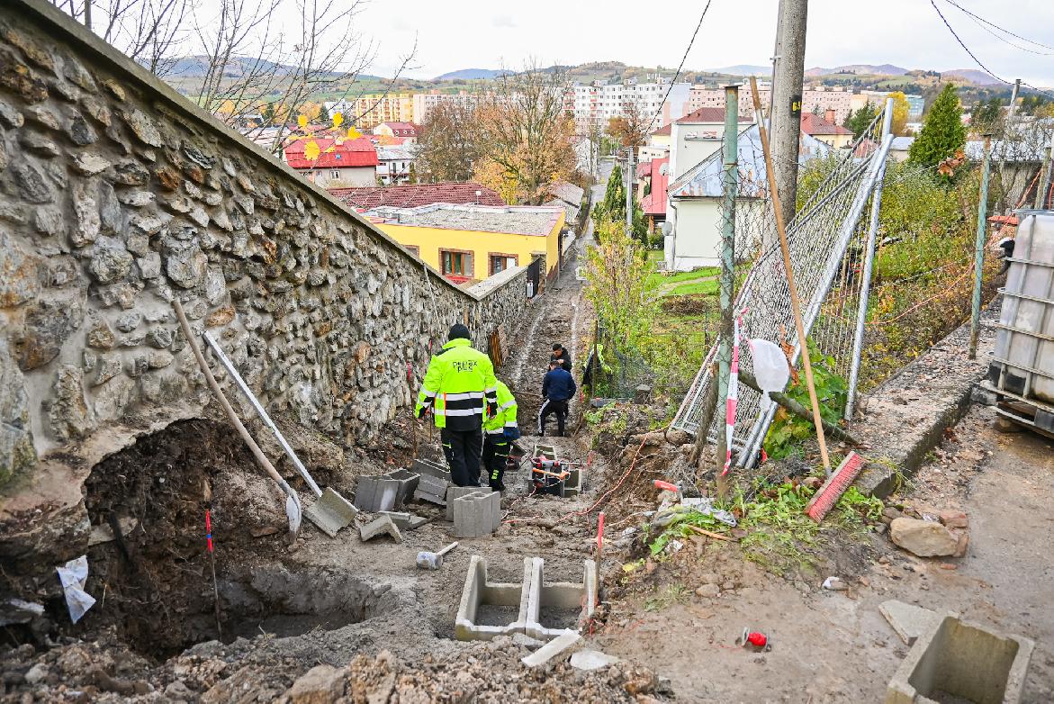 Oprava schodov na starý cintorín