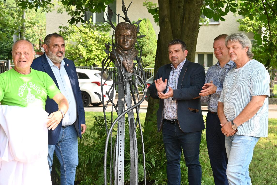 Na nábreží Hrona odhalili bustu najvýznamnejšej lesníckej osobnosti Jozefovi Dekretovi Matejovie