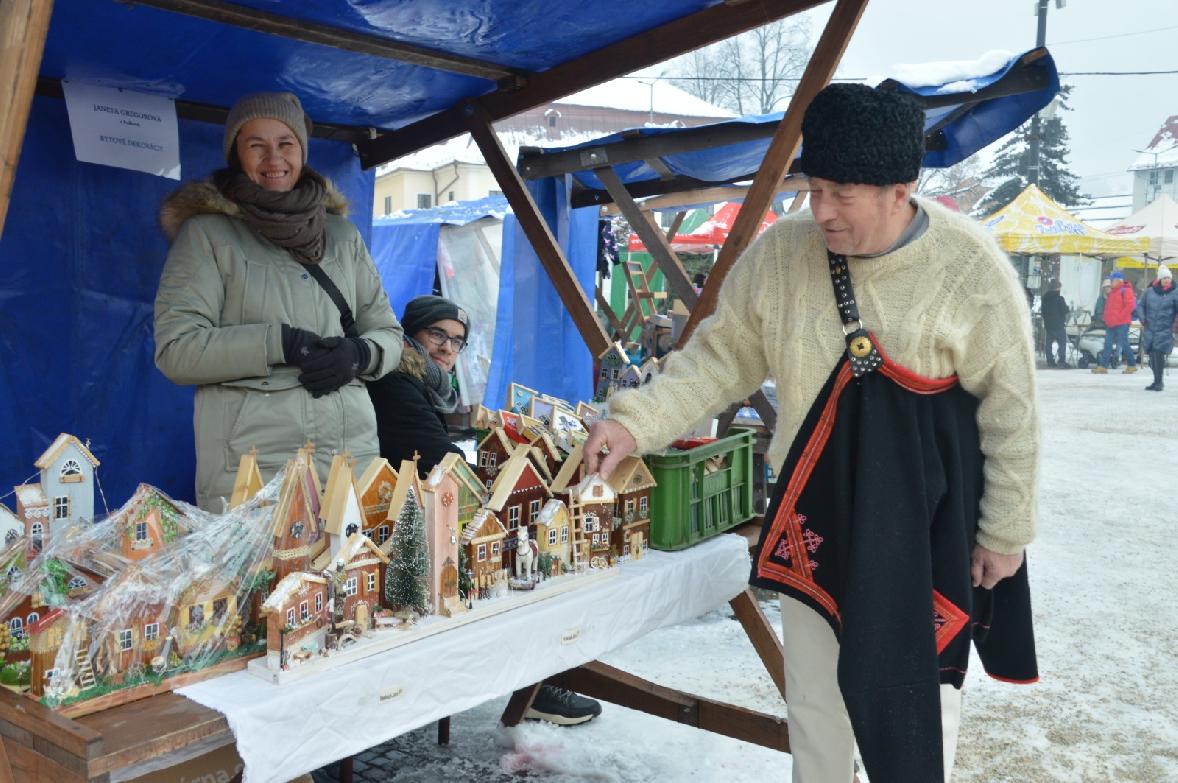 Chutný, voňavý a zasnežený. Aj taký bol Ondrejský jarmok s poradovým číslom 533