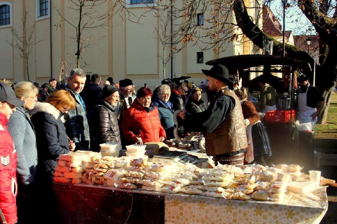 obr: Tradičný Ondrejský jarmok 2021