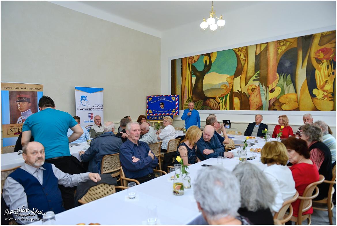 obr: Miestny klub Spoločnosti M. R. Štefánika v Brezne patrí medzi najaktívnejšie v rámci Slovenska