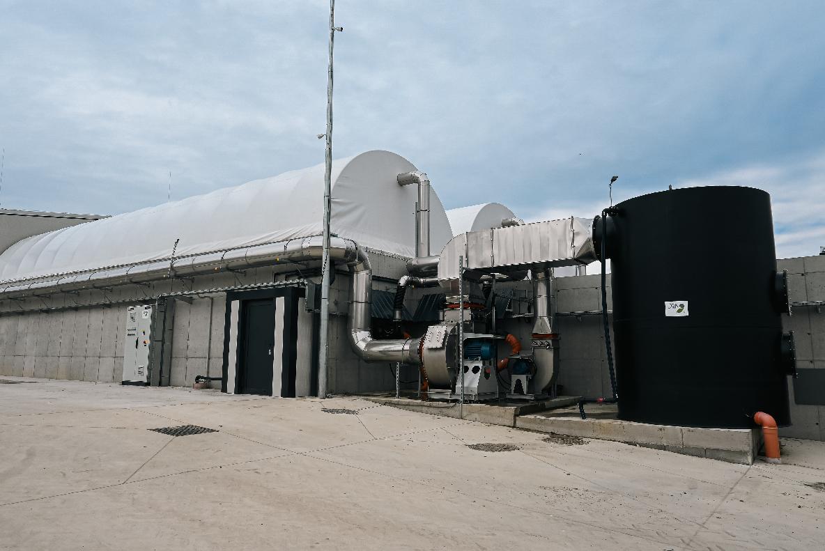 Kompostárni v Brezne sa darí. Obyvatelia jej služby využívajú, o kvalitný kompost majú záujem