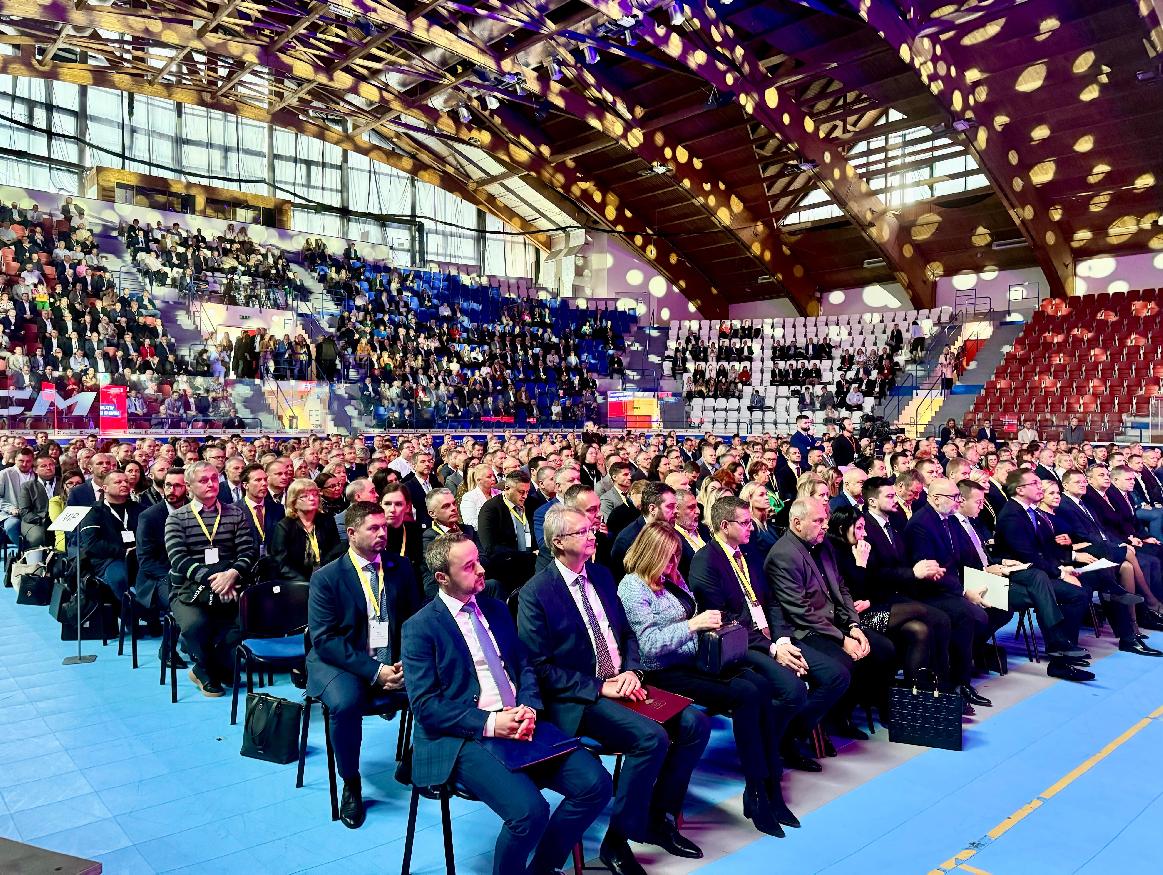 obr: Vláda poskytne samosprávam 50 miliónov eur. Na kongrese v Brezne to oznámil premiér Robert Fico