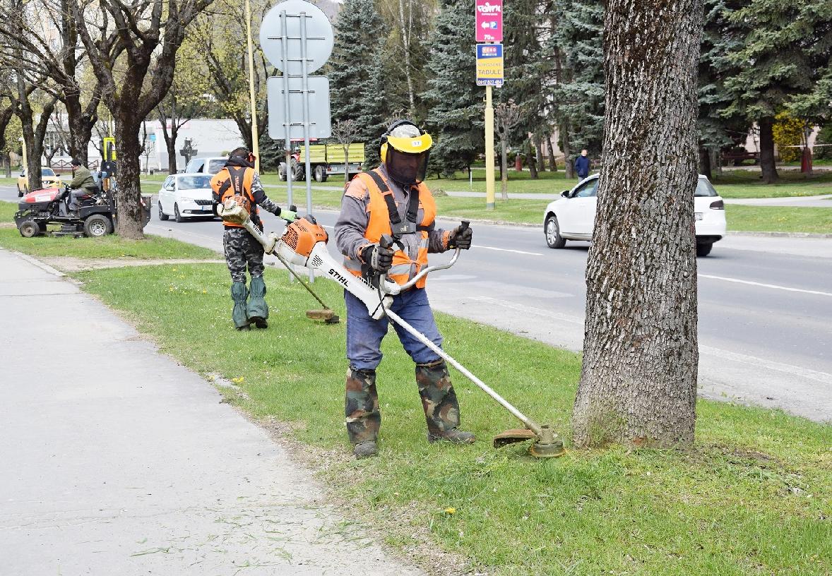 obr: Kosenie verejnej zelene je v plnom prúde