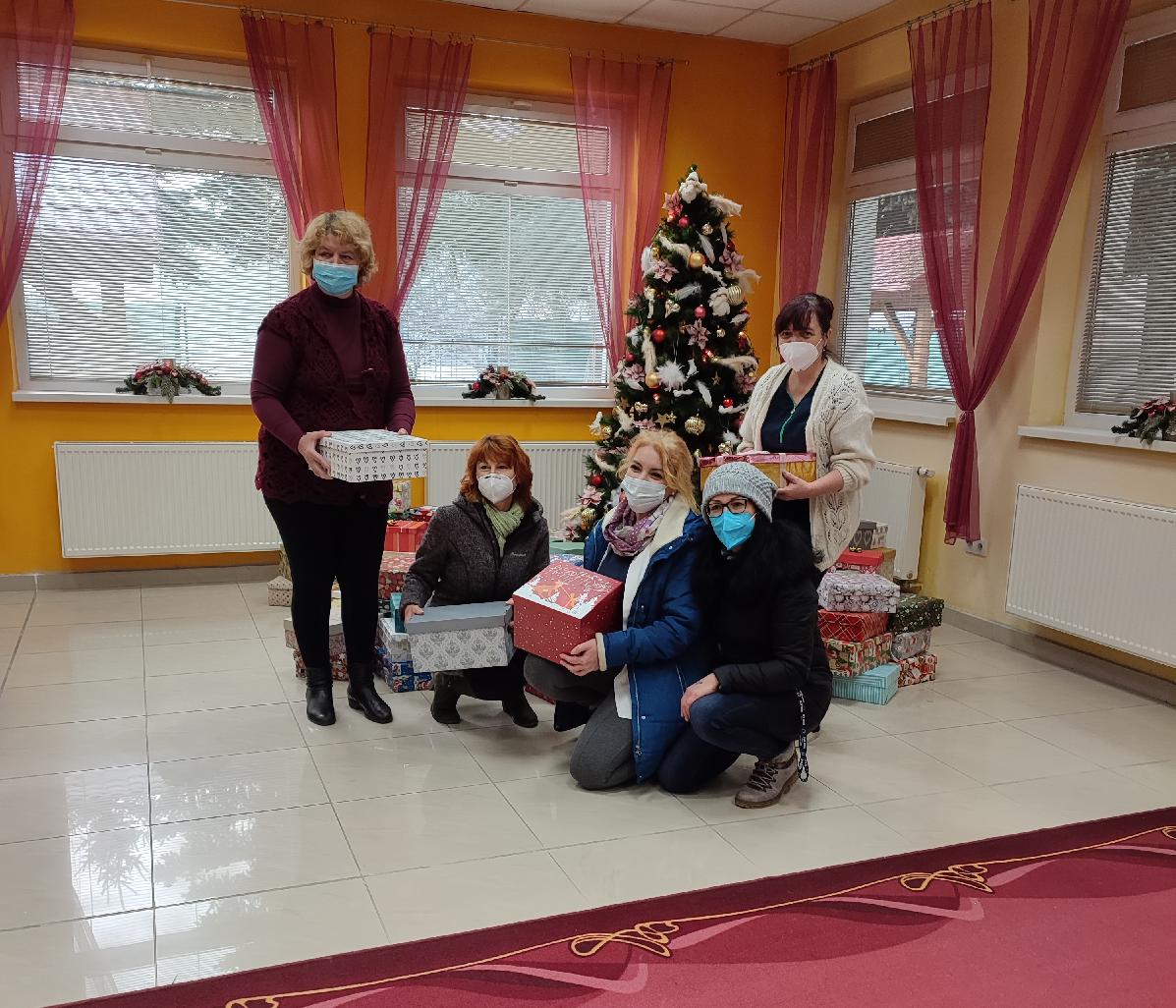 obr: Vianočné krabičky plné lásky opäť potešia seniorov z Brezna a okolia