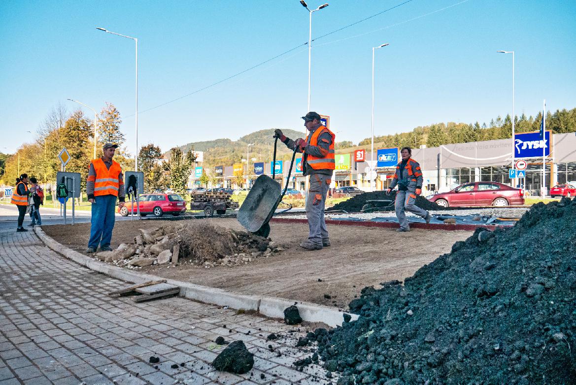 Mesto renovuje kruhový objazd