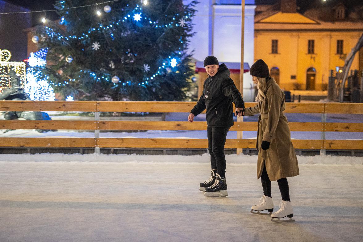 obr: Prevádzka klziska na námestí už skončila