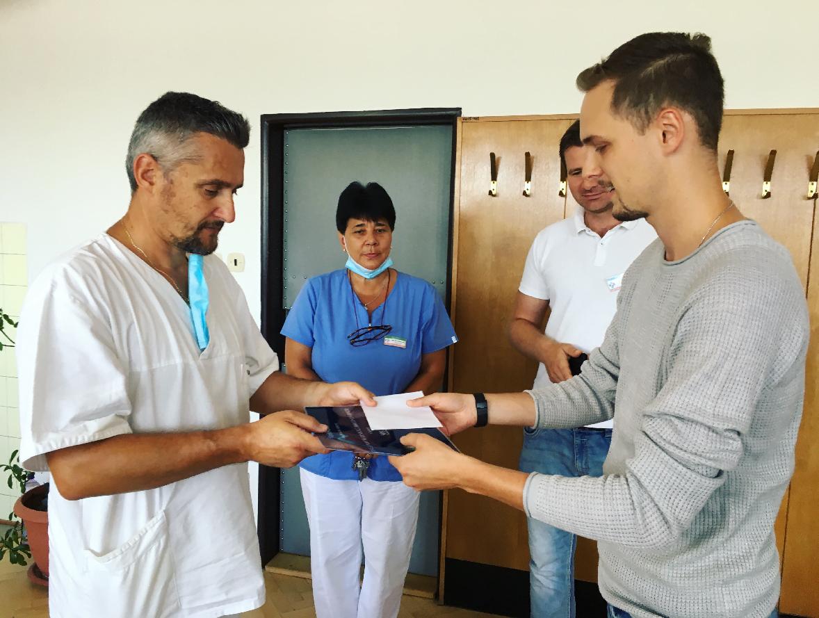 obr: Martin venoval výťažok 500 eur detskému oddeleniu nemocnice