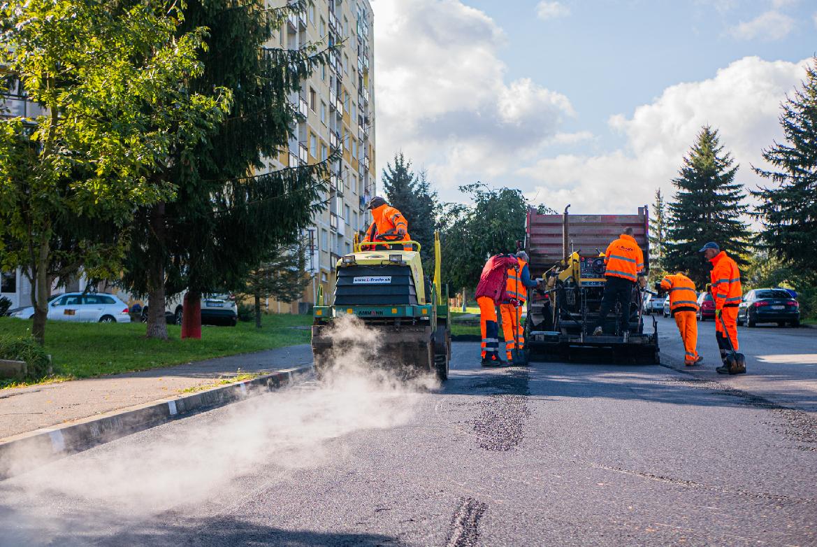 obr: Mesto bude pokračovať v oprave najviac poškodených komunikácií