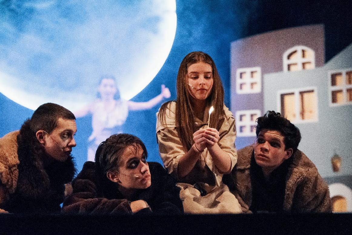 obr: Mladí chalupkovci s muzikálom Dievčatko  so zápalkami žnú úspechy na divadelnej scéne