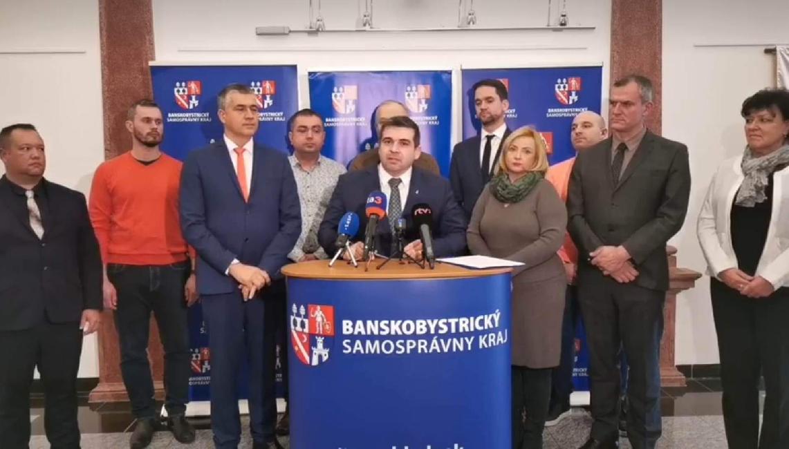 Župan s krajskými poslancami odsúdil nepravdivú komunikáciu a neistotu okolo reformy nemocníc