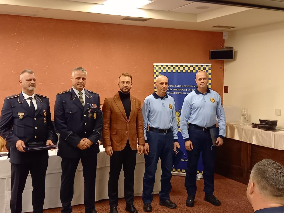 obr: Mestských policajtov z Brezna ocenili za záchranu ľudského života