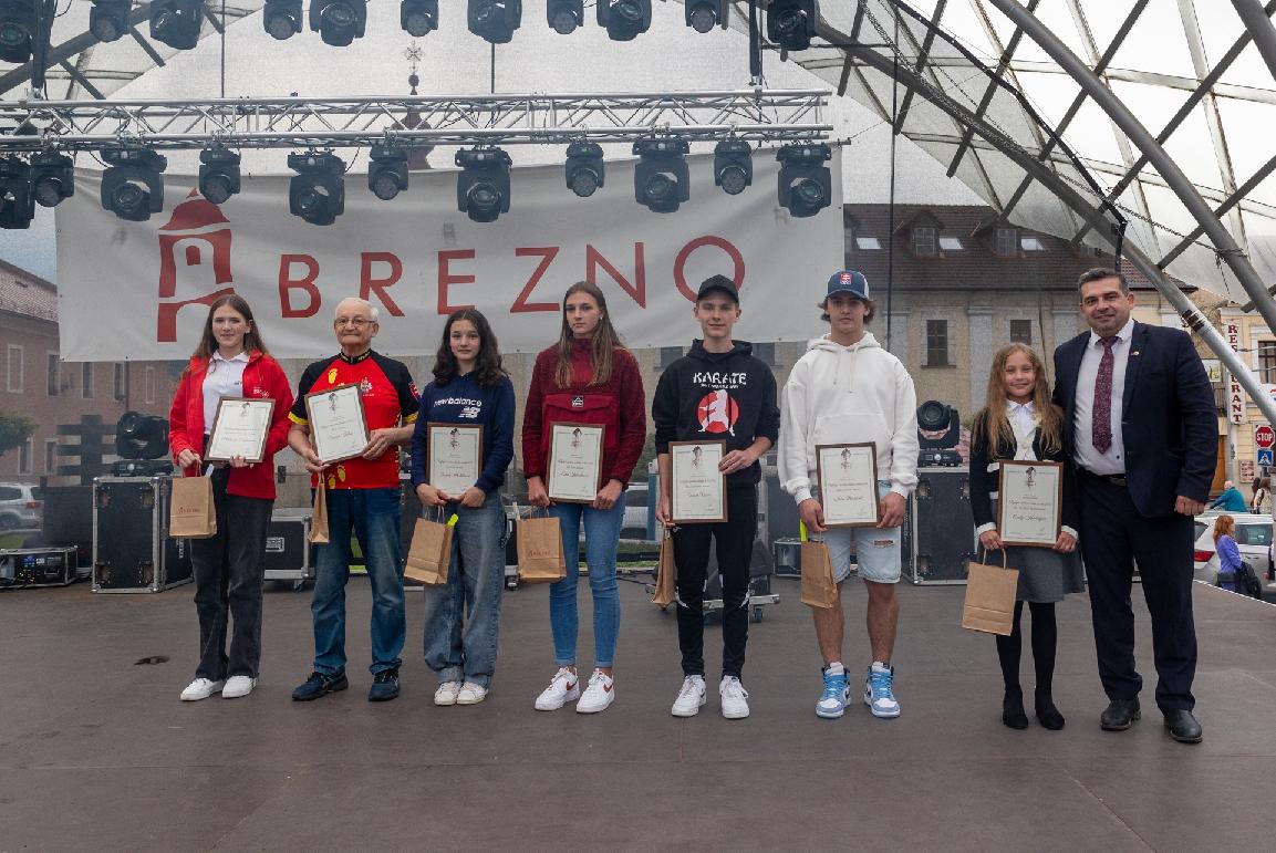 Za úspešnú reprezentáciu doma i v zahraničí ocenili miestnych športovcov
