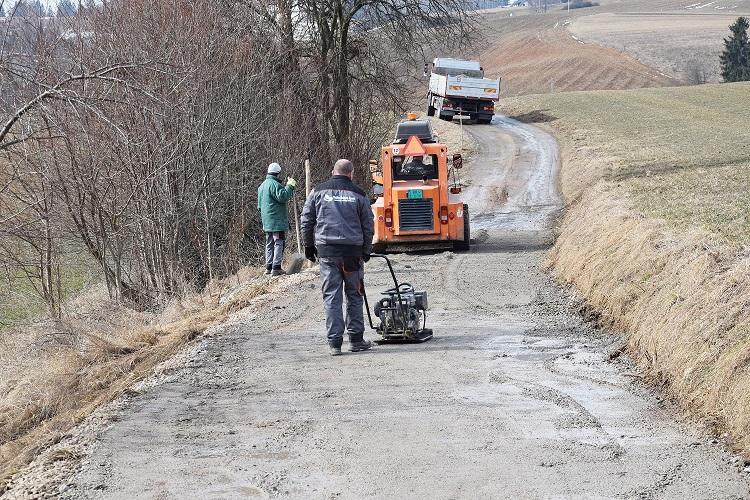 Po zime sa pustili do opravy poľných ciest