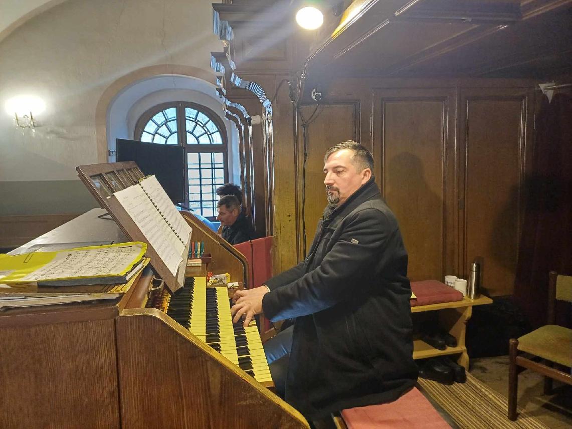 obr: Maestro Janko Siroma rozozvučal organ v evanjelickom kostole