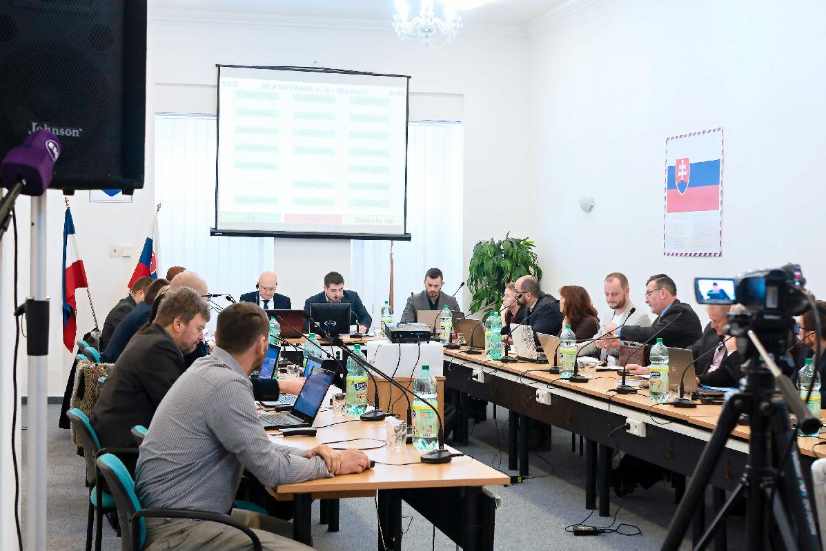 obr: Novozvolení breznianski poslanci majú za sebou prvé rokovanie