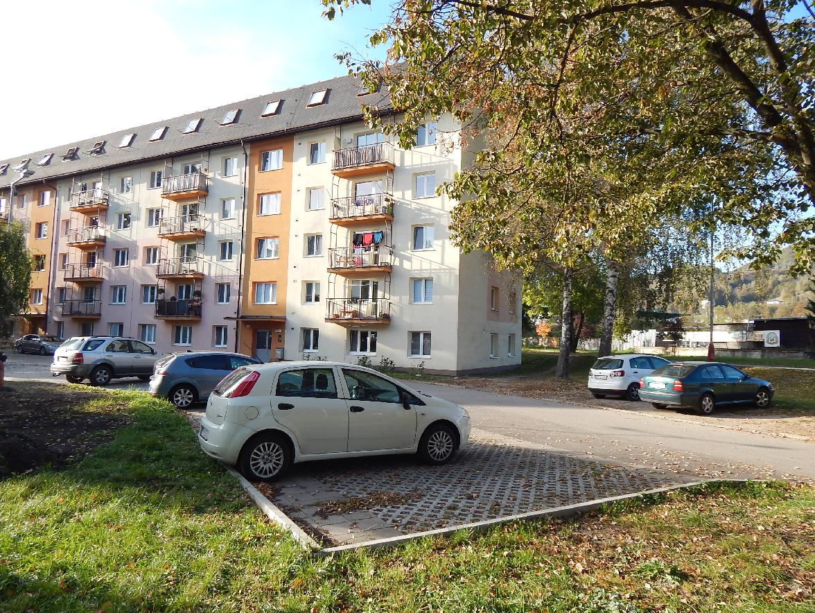 Na Ulici Fraňa Kráľa pribudlo desať parkovacích miest