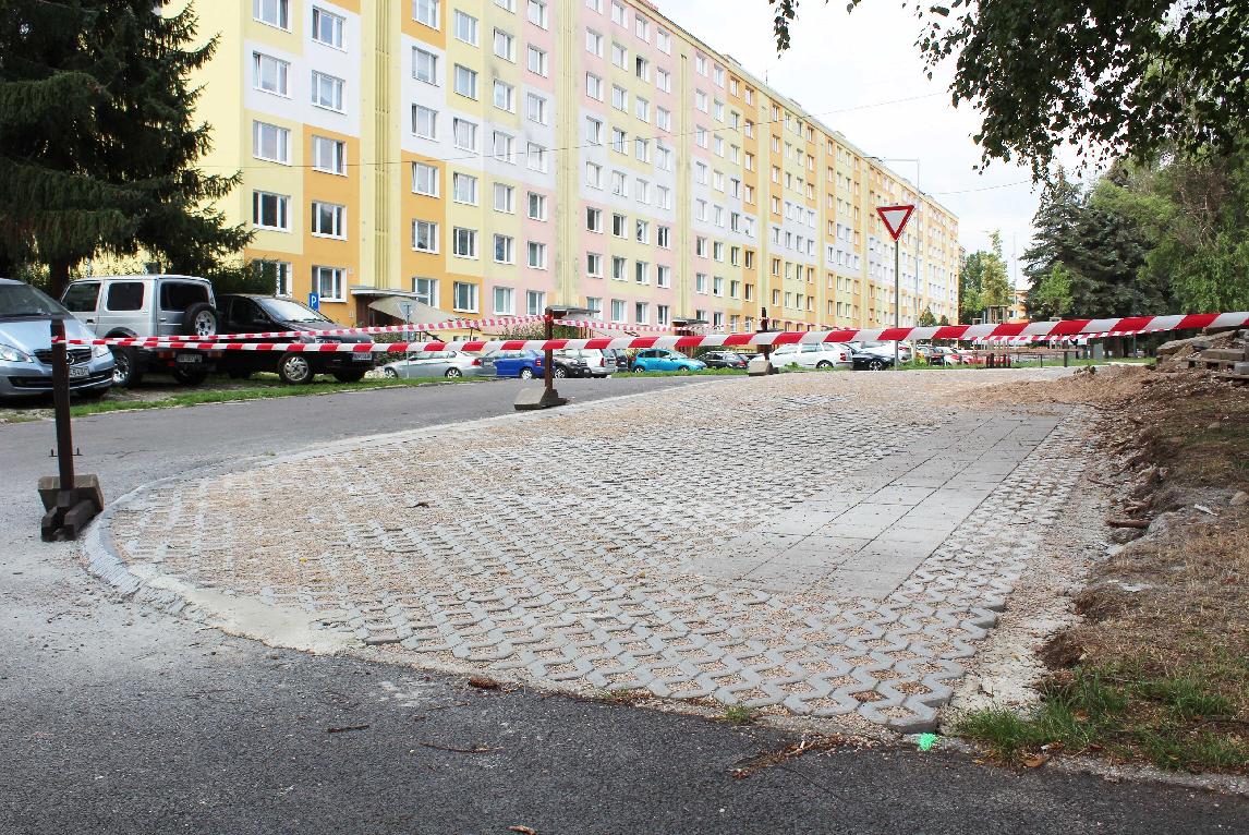 obr: Nové parkovacie miesta v Brezne vznikli na Krčulovej ulici