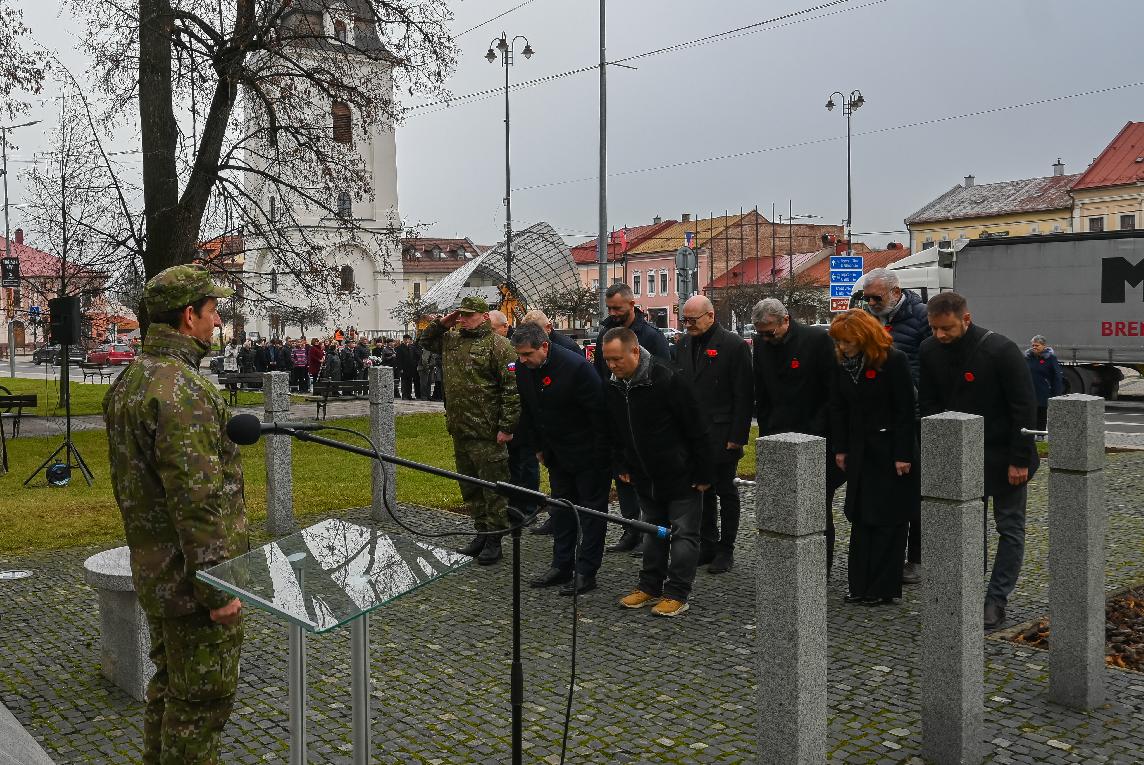Pri pamätníkoch v srdci Horehronia vzdali hold hrdinom a obetiam všetkých vojen