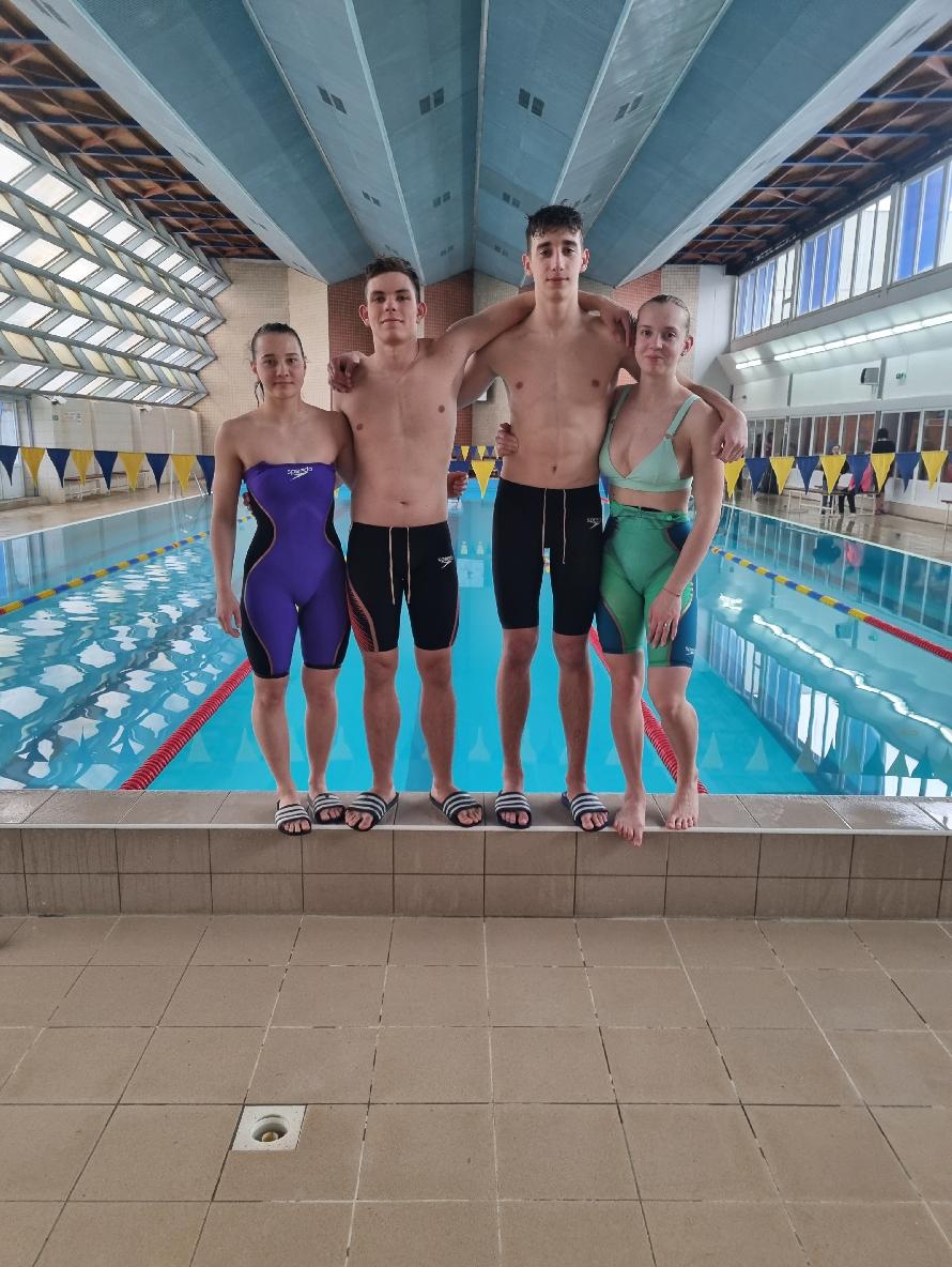 Banskobystrický plavecký pohár. Veronika Prečuchová a Sabína Špániková prekonali rekord