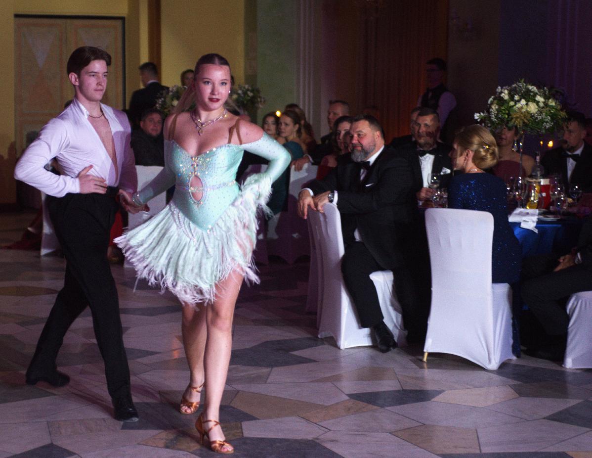 Plesovú sezónu v regióne aj tento rok otvoril Horehronský ples v Mestskom hoteli Ďumbier