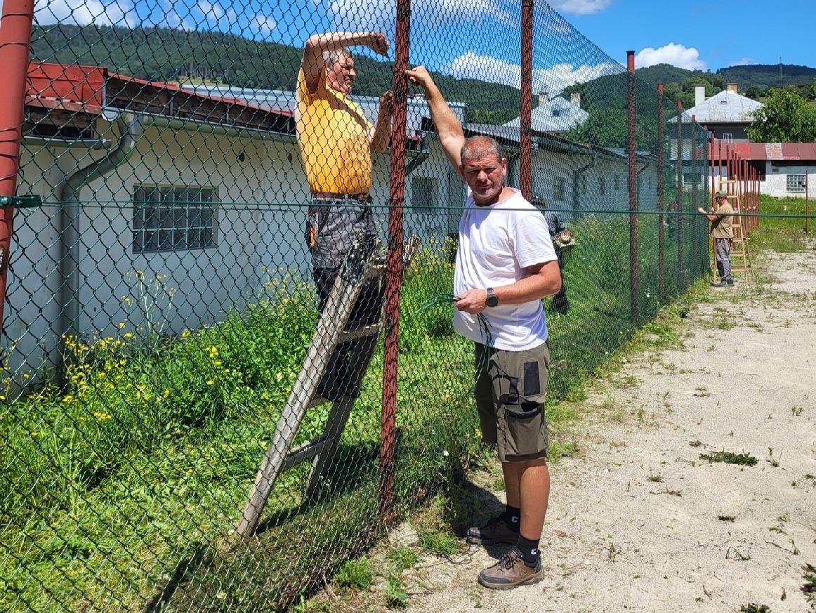 Nové oplotenia zvýšia bezpečnosť na detských a športových ihriskách