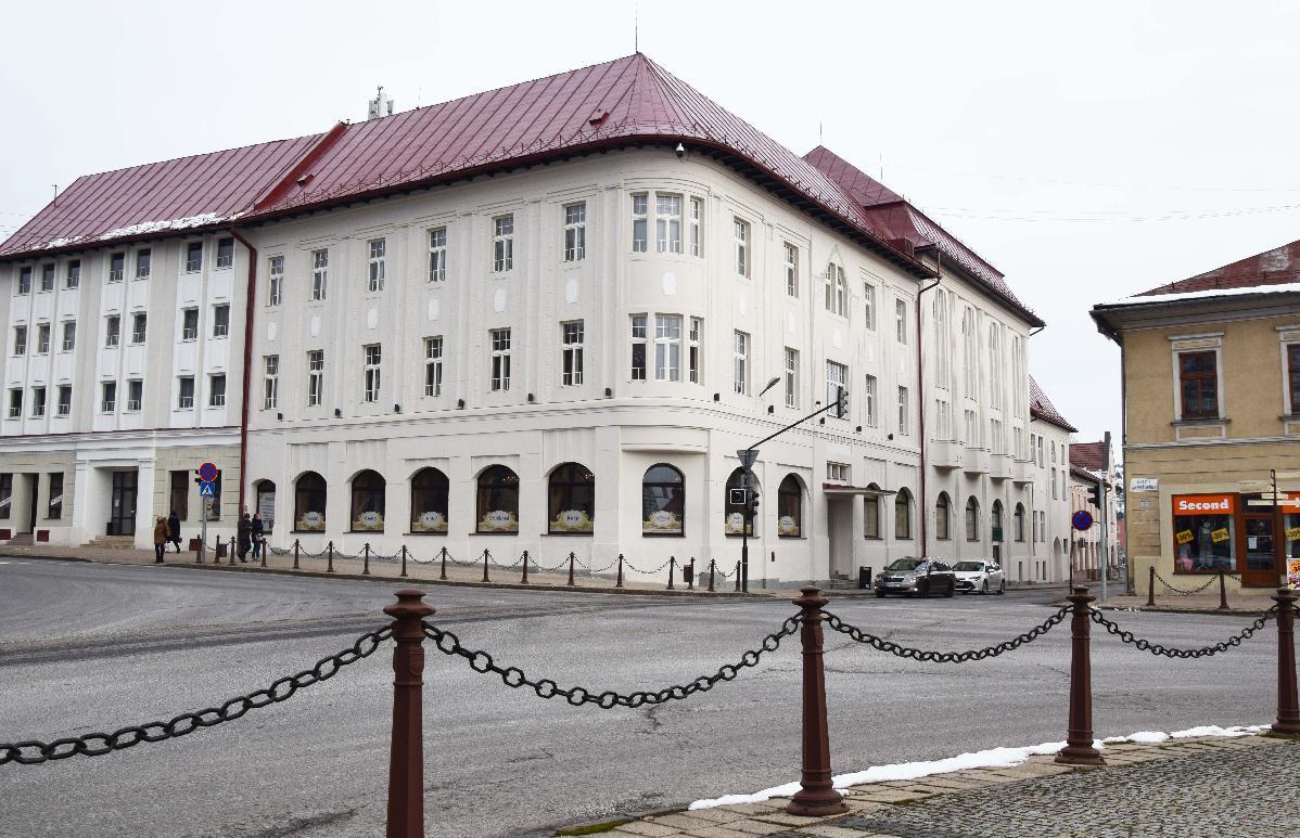 Poslanci schválili založenie novej obchodnej spoločnosti Mestský hotel Ďumbier